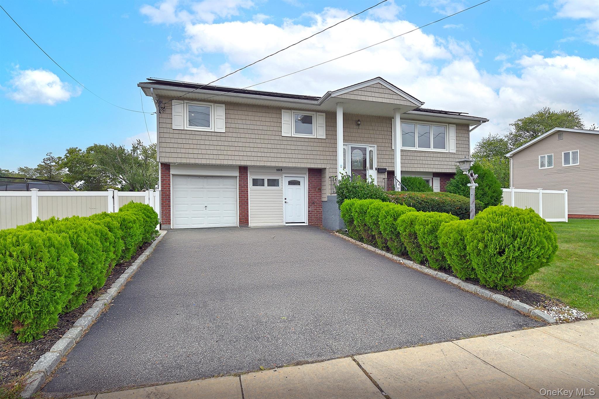 105 N Lewis Avenue – For Sale photo 2