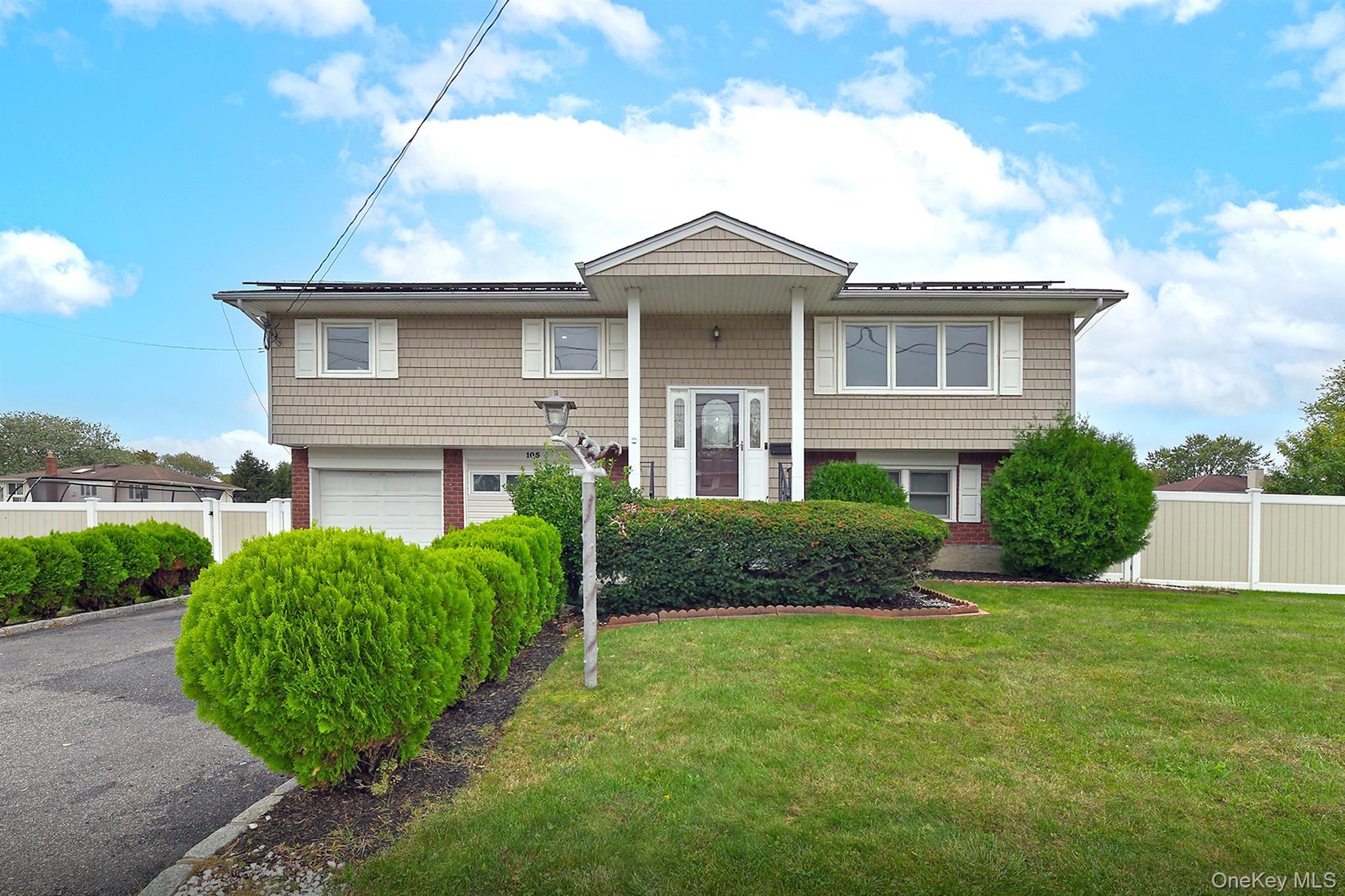 105 N Lewis Avenue – For Sale