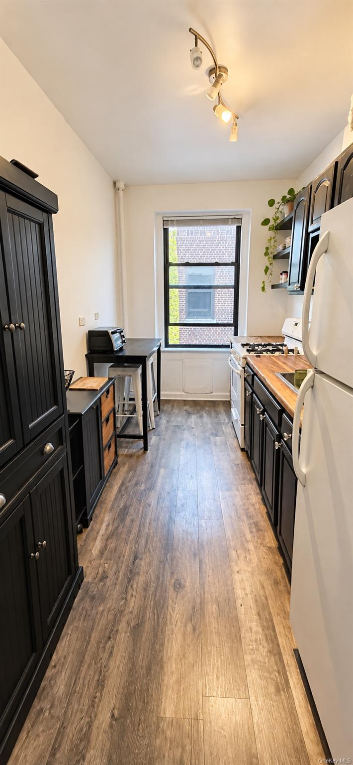 1974 Lafontaine Avenue, Unit 4E photo 13