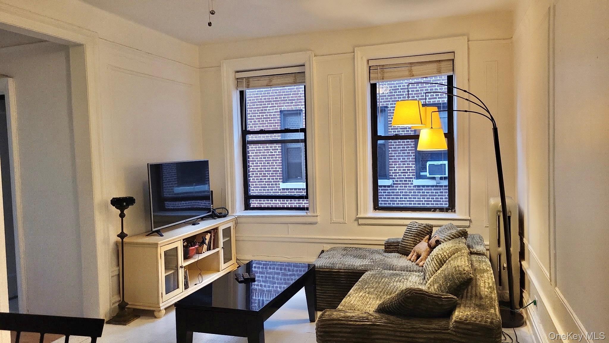 1974 Lafontaine Avenue, Unit 4E photo 6