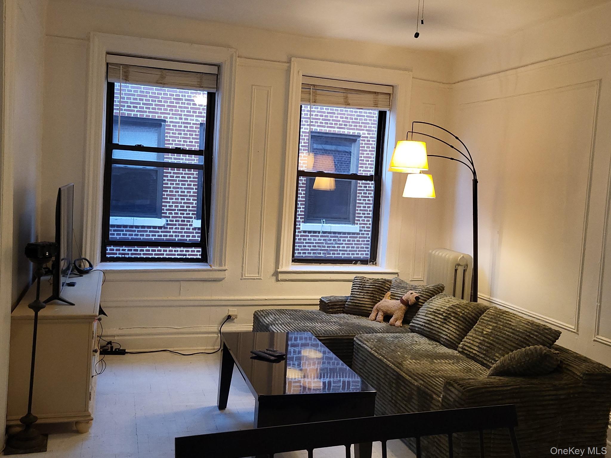 1974 Lafontaine Avenue, Unit 4E photo 8