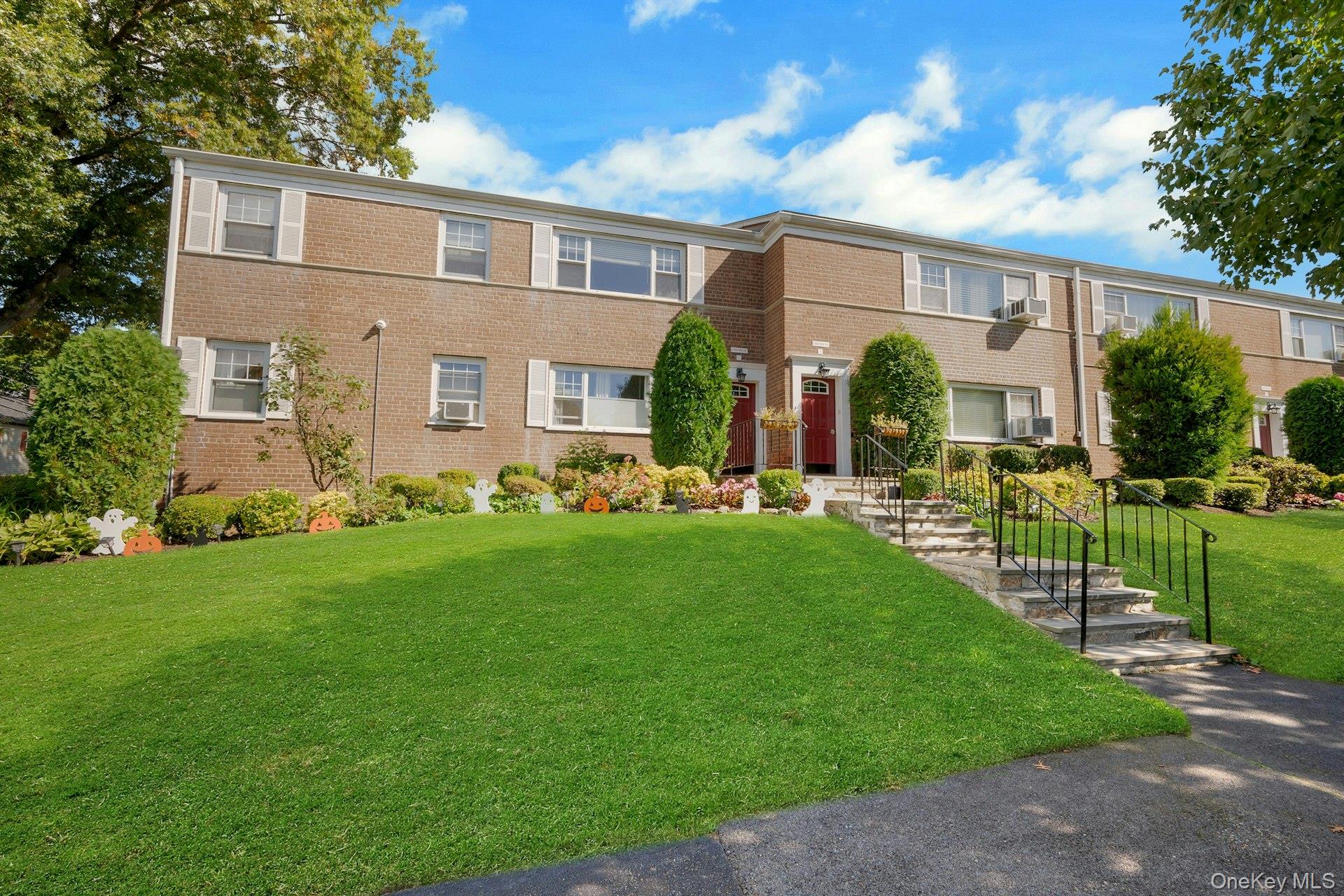 11 Westview Avenue, Unit 1-1