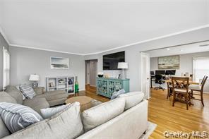 625 E Beech Street, Unit Upper photo 9
