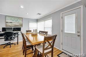 625 E Beech Street, Unit Upper photo 4