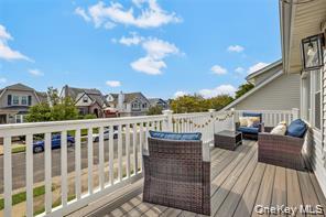 625 E Beech Street, Unit Upper photo 10