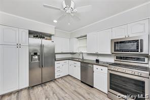 625 E Beech Street, Unit Upper photo 2