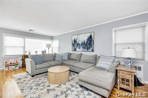 625 E Beech Street, Unit Upper photo 6