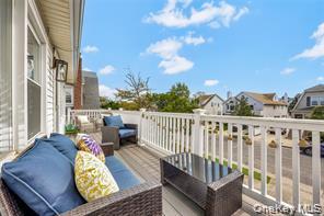 625 E Beech Street, Unit Upper photo 11
