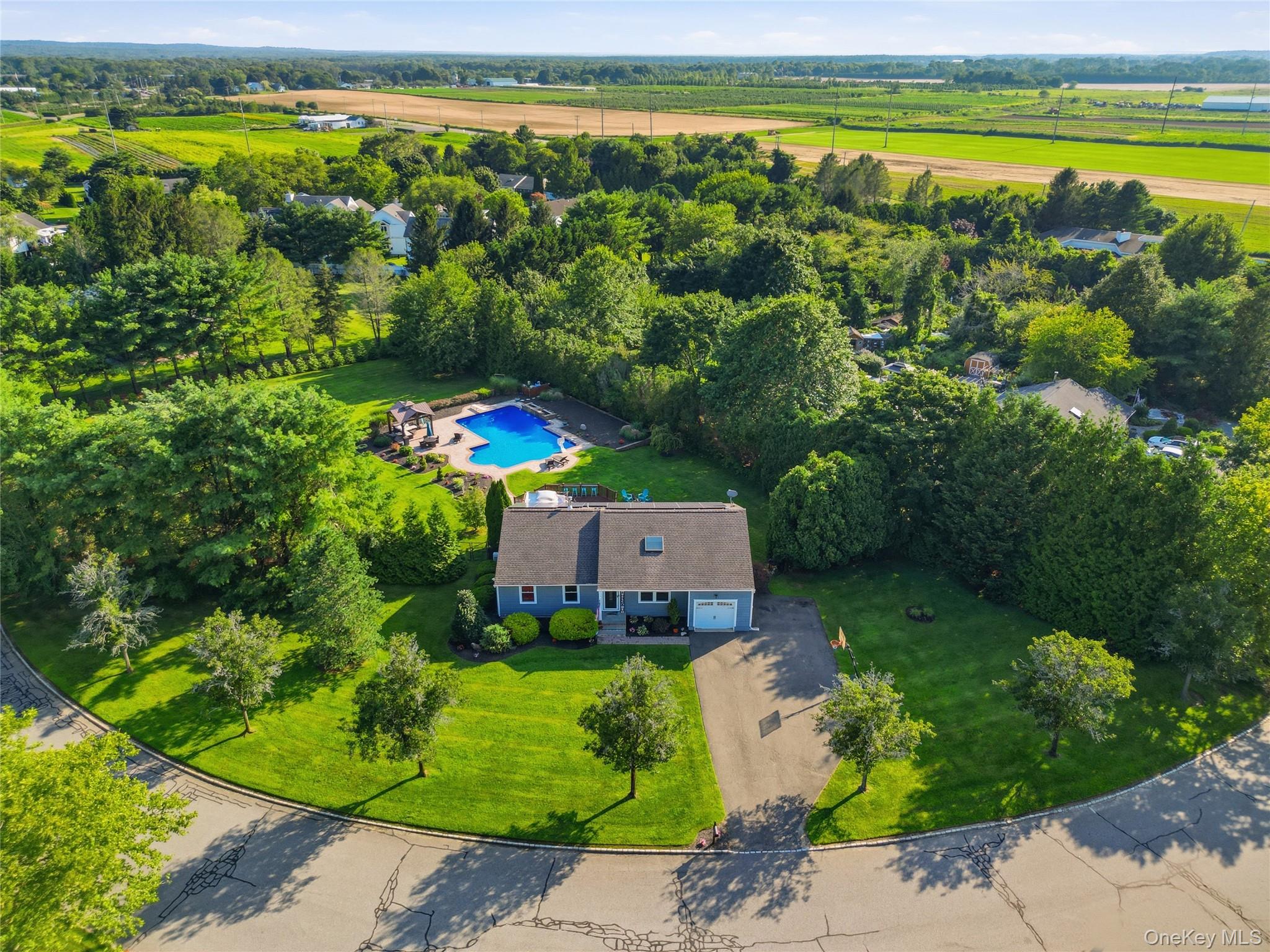 71 Triangle Lane – For Sale photo 2