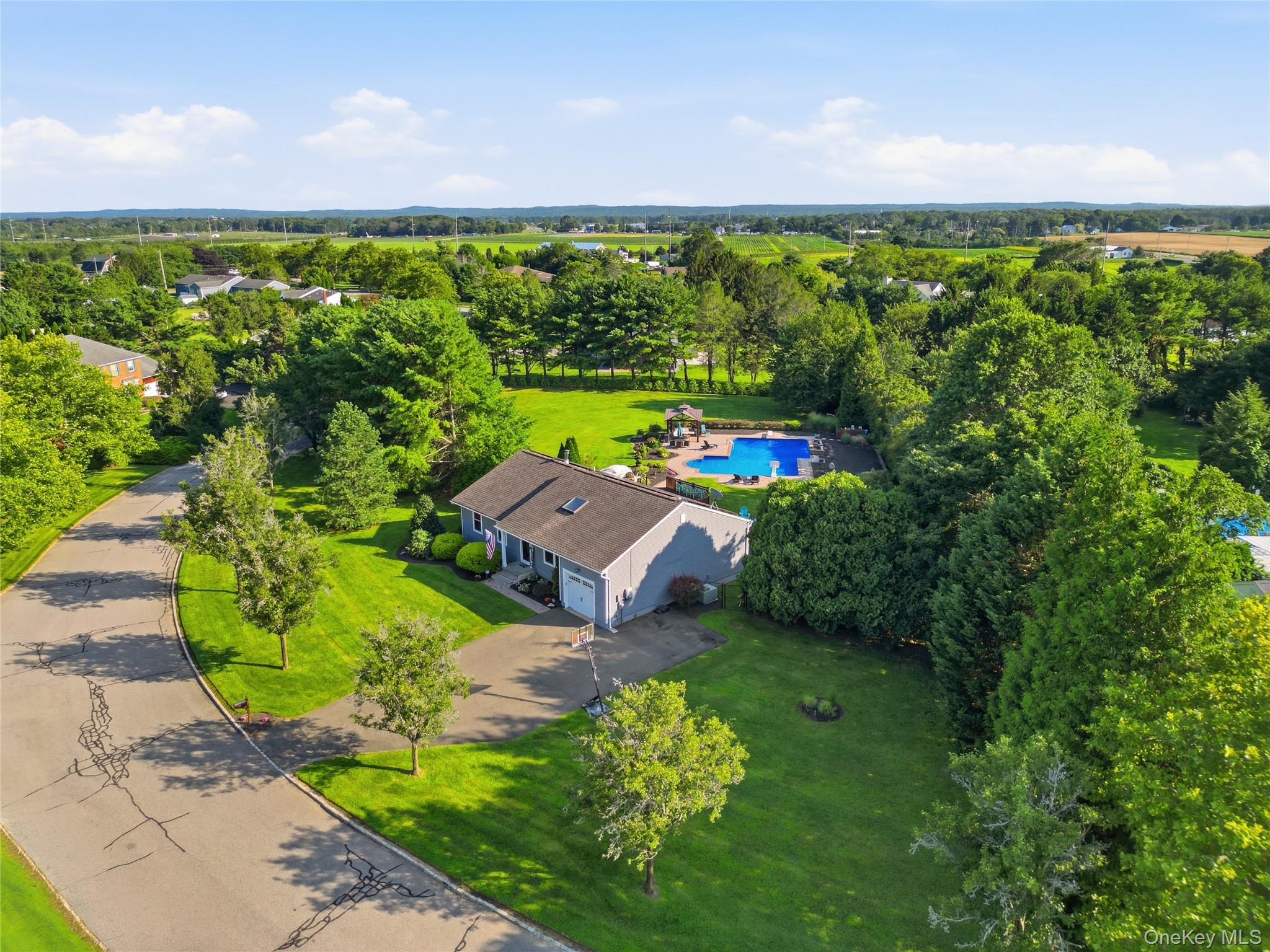 71 Triangle Lane – For Sale
