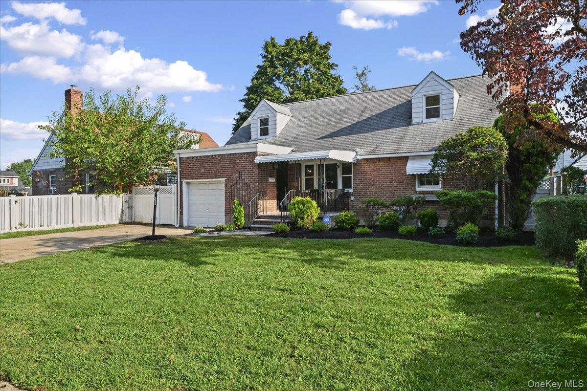 54 Greenway Boulevard – For Sale