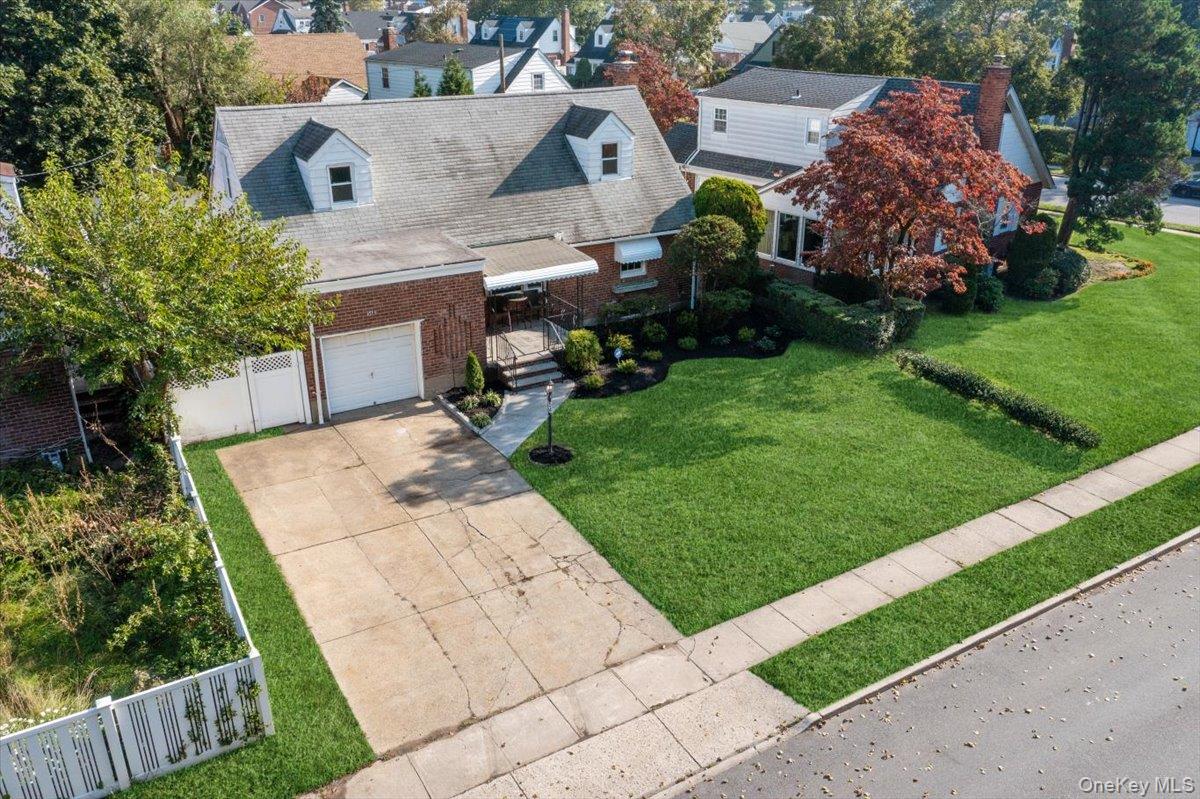 54 Greenway Boulevard – For Sale photo 2