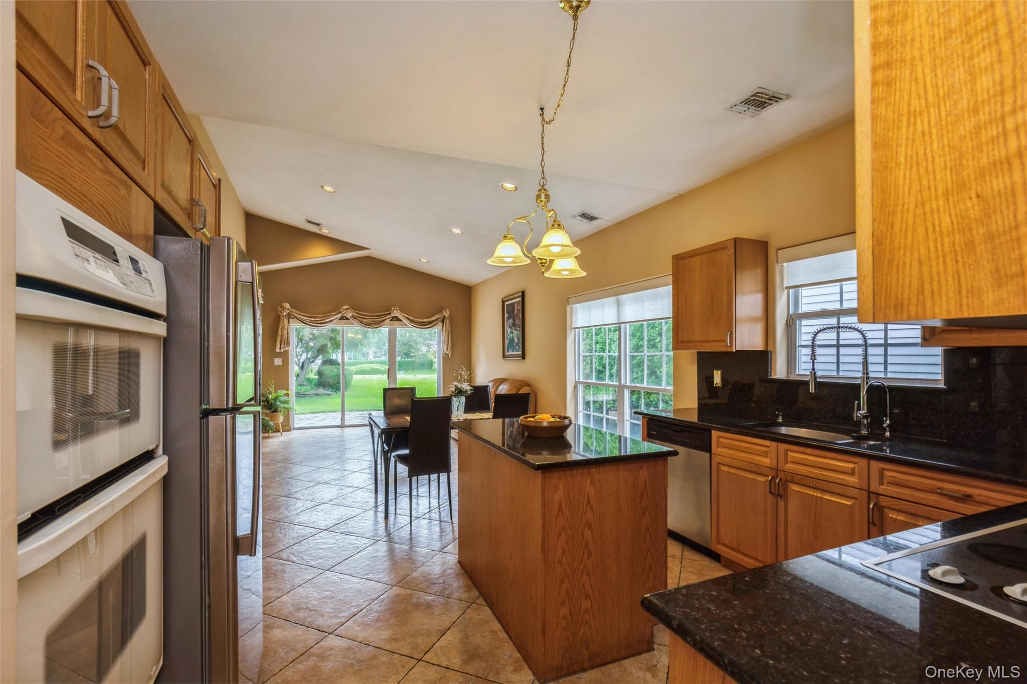 77 Hamlet Drive – For Sale photo 4