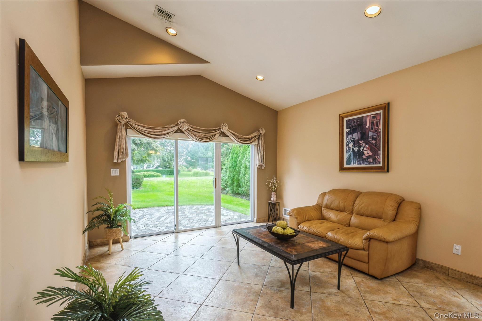 77 Hamlet Drive – For Sale photo 9