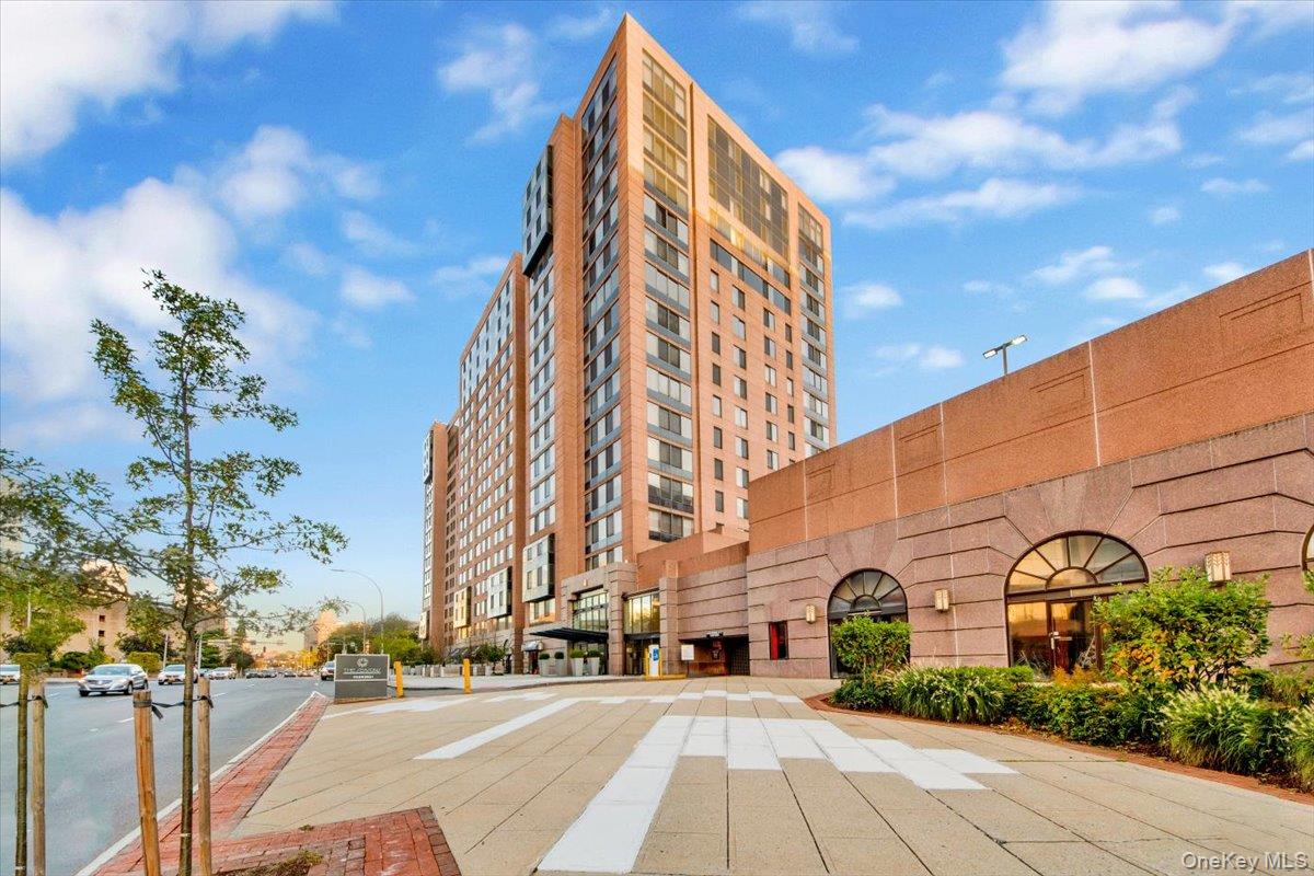 4 Martine Avenue, Unit 1507