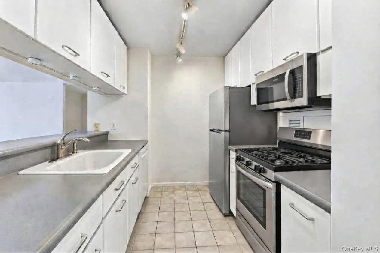 4 Martine Avenue, Unit 1507 photo 2