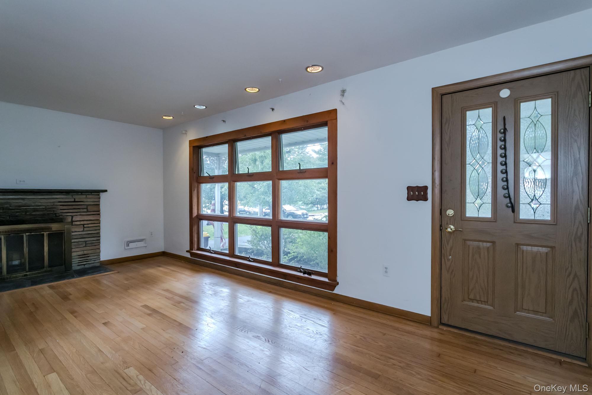 8 Crescent Avenue – For Sale photo 3