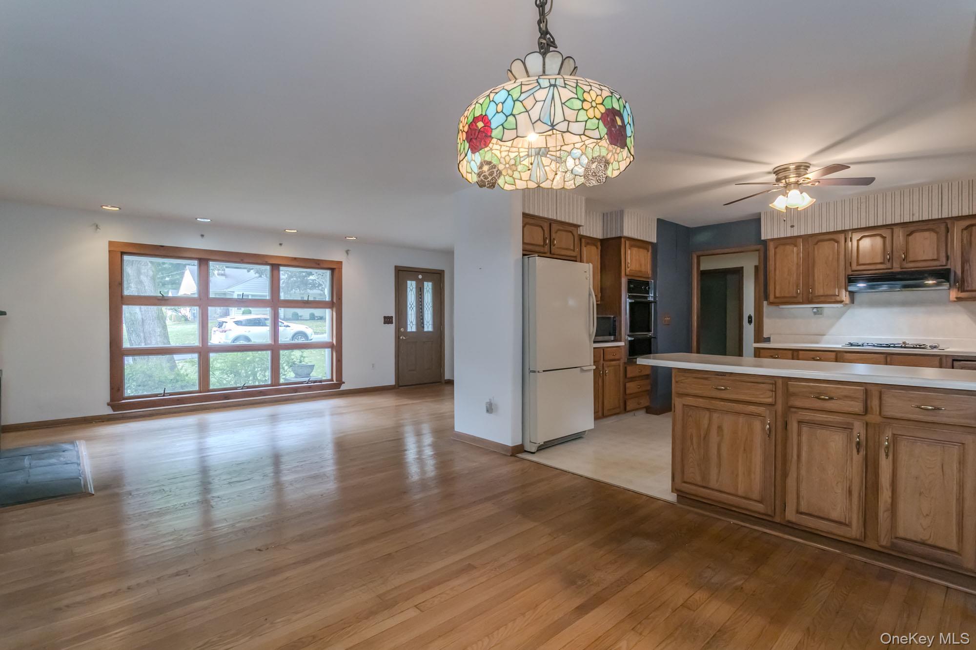 8 Crescent Avenue – For Sale photo 2