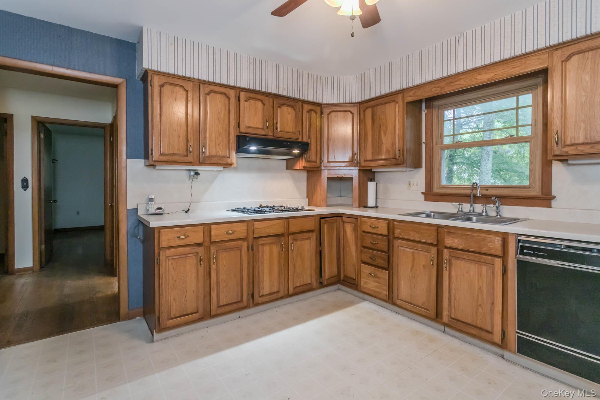 8 Crescent Avenue – For Sale photo 7
