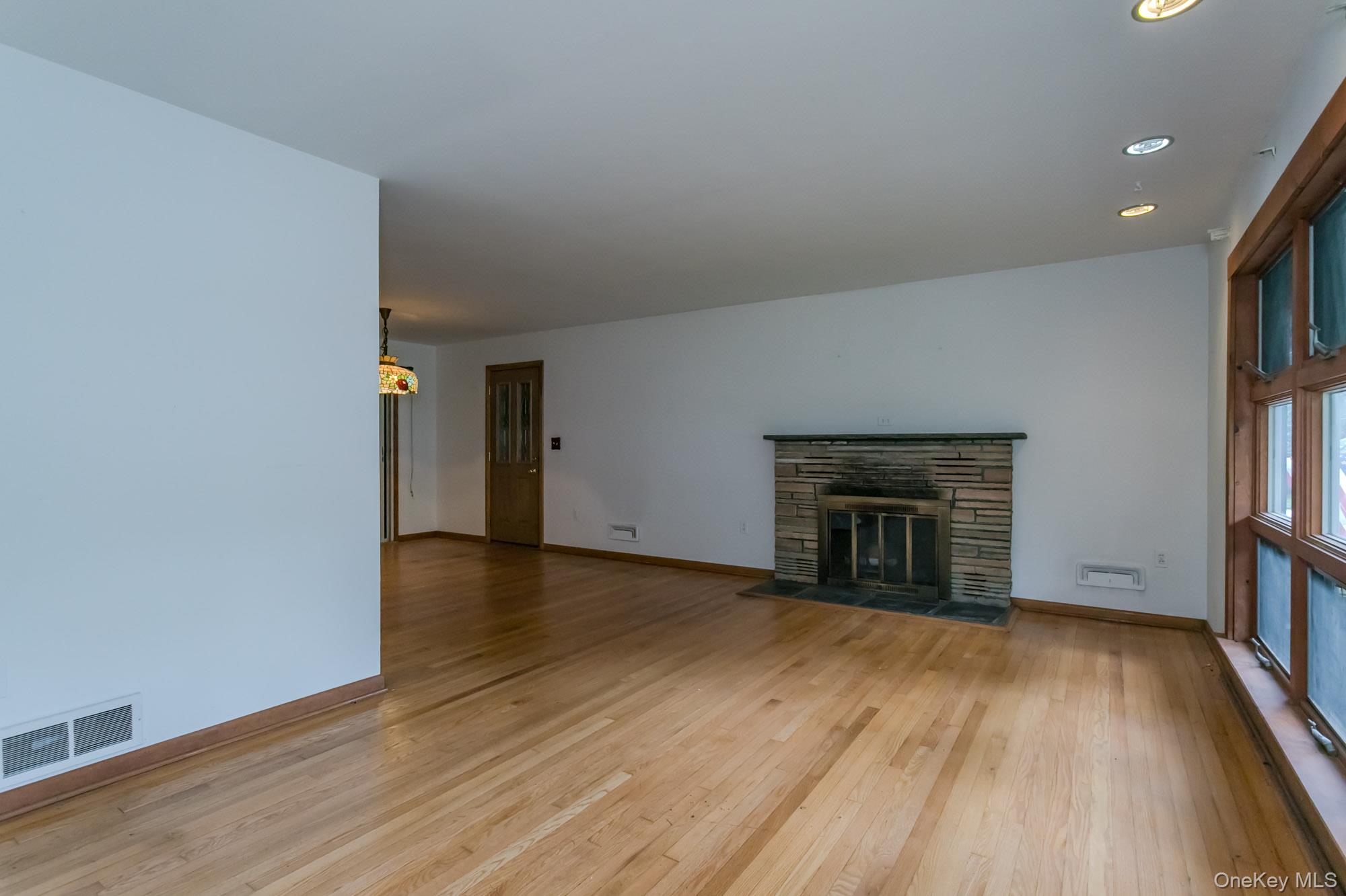 8 Crescent Avenue – For Sale photo 4