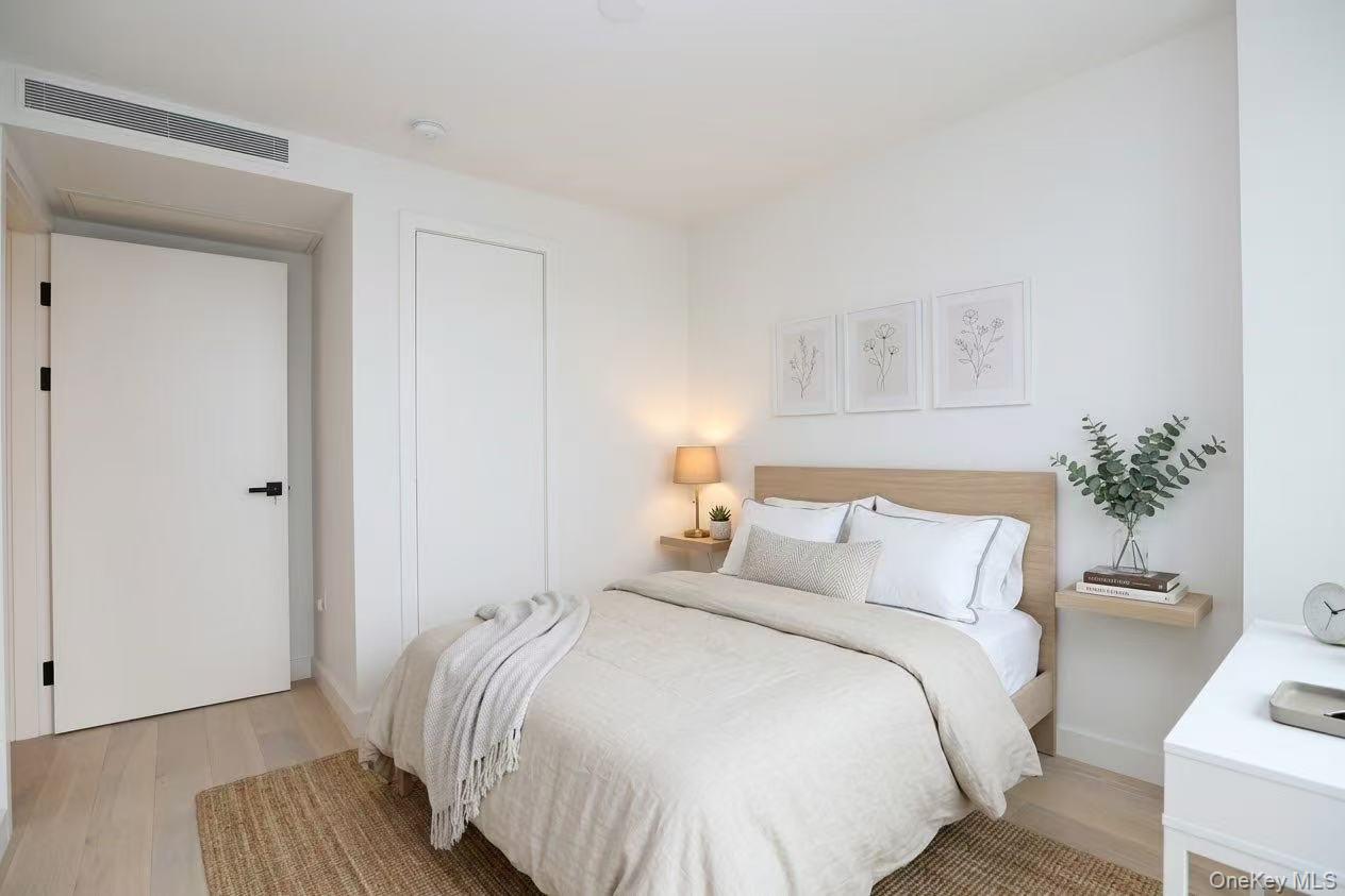 14449 S Northern Boulevard, Unit 412 photo 5