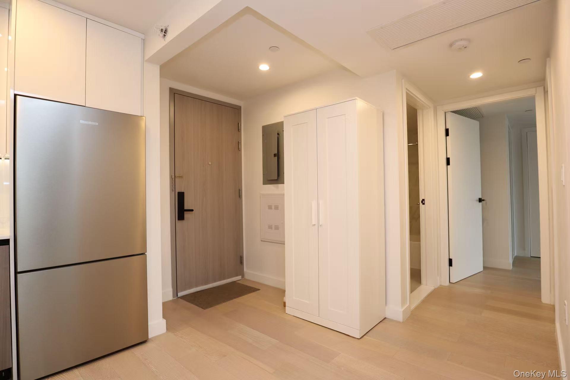 14449 S Northern Boulevard, Unit 412 photo 13