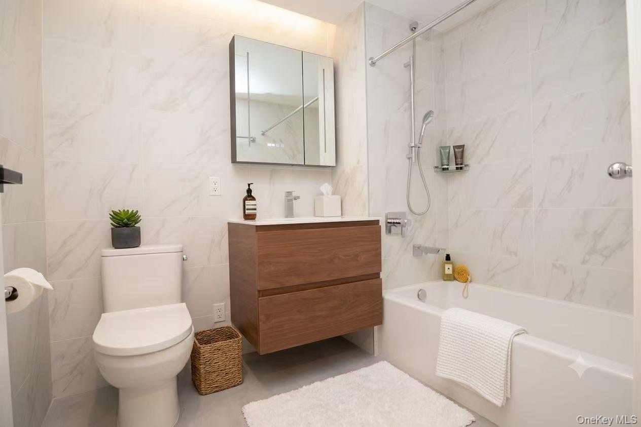 14449 S Northern Boulevard, Unit 412 photo 7