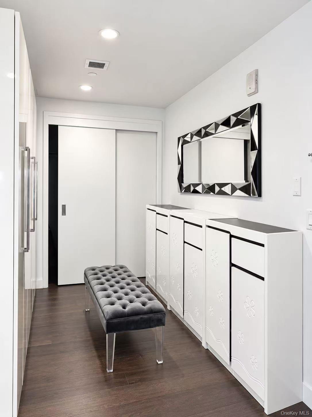 131-03 40th Avenue, Unit 15R photo 2