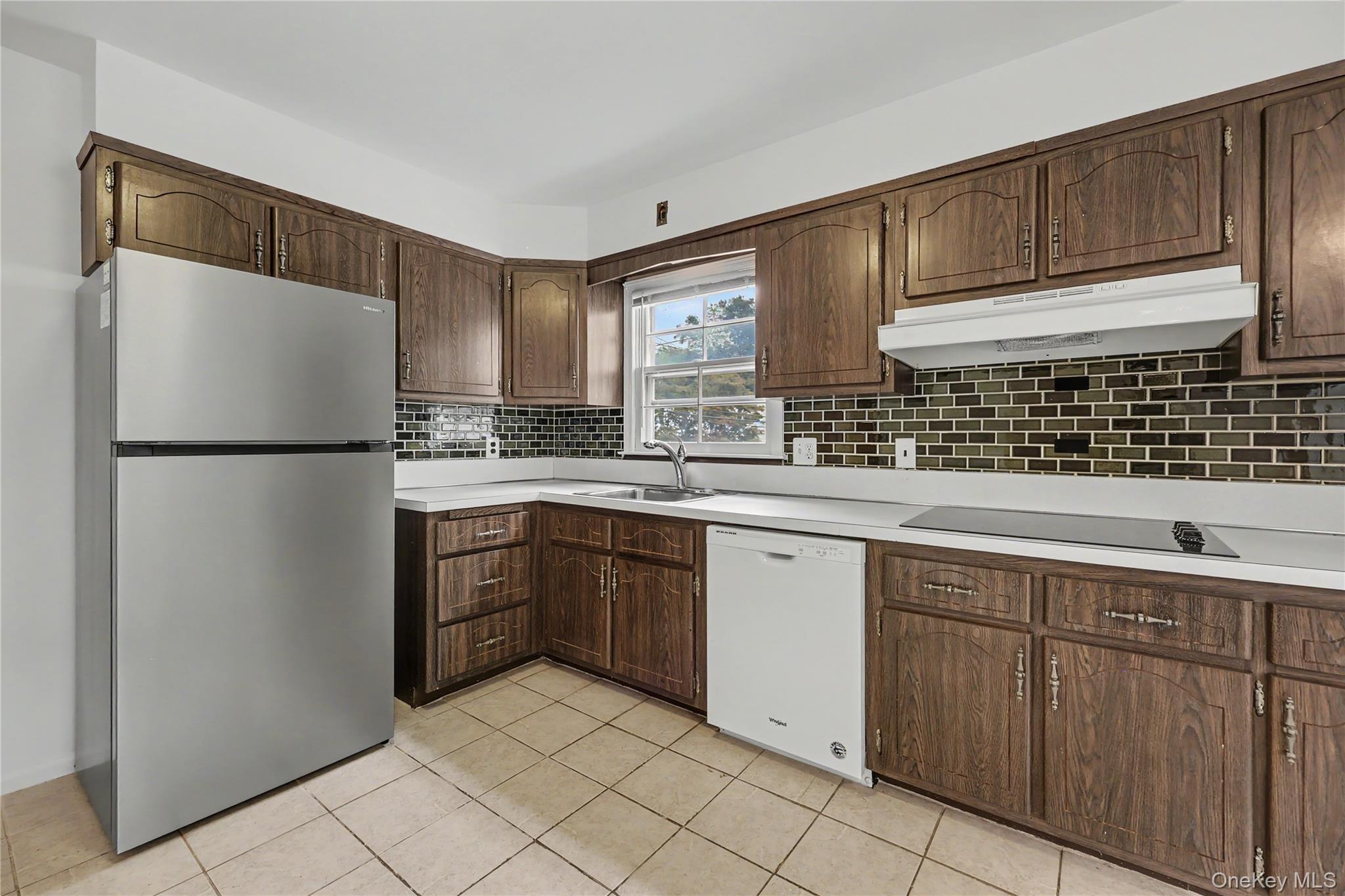 14 Walnut Lane – For Rent photo 4