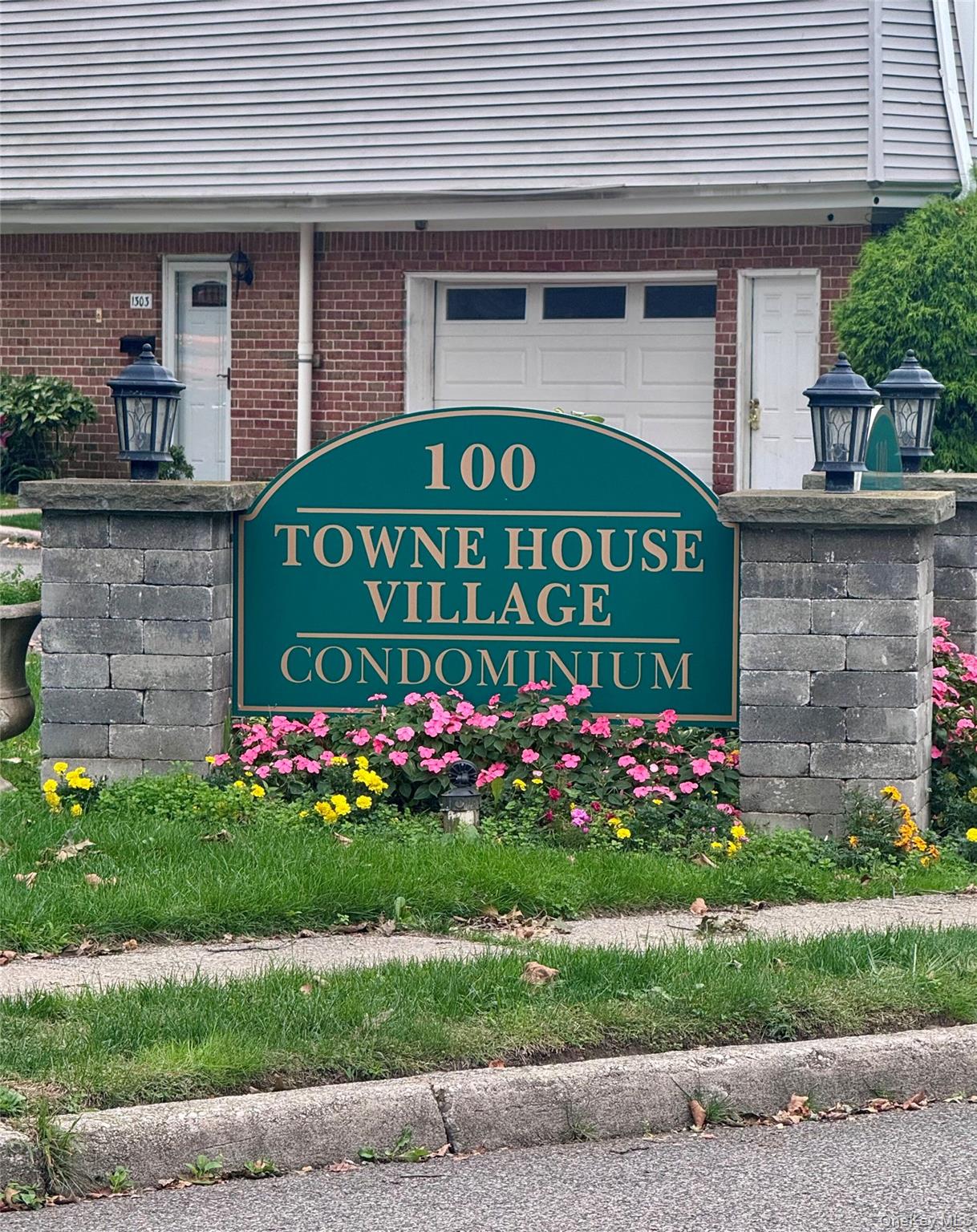 502 Towne House Village – For Rent