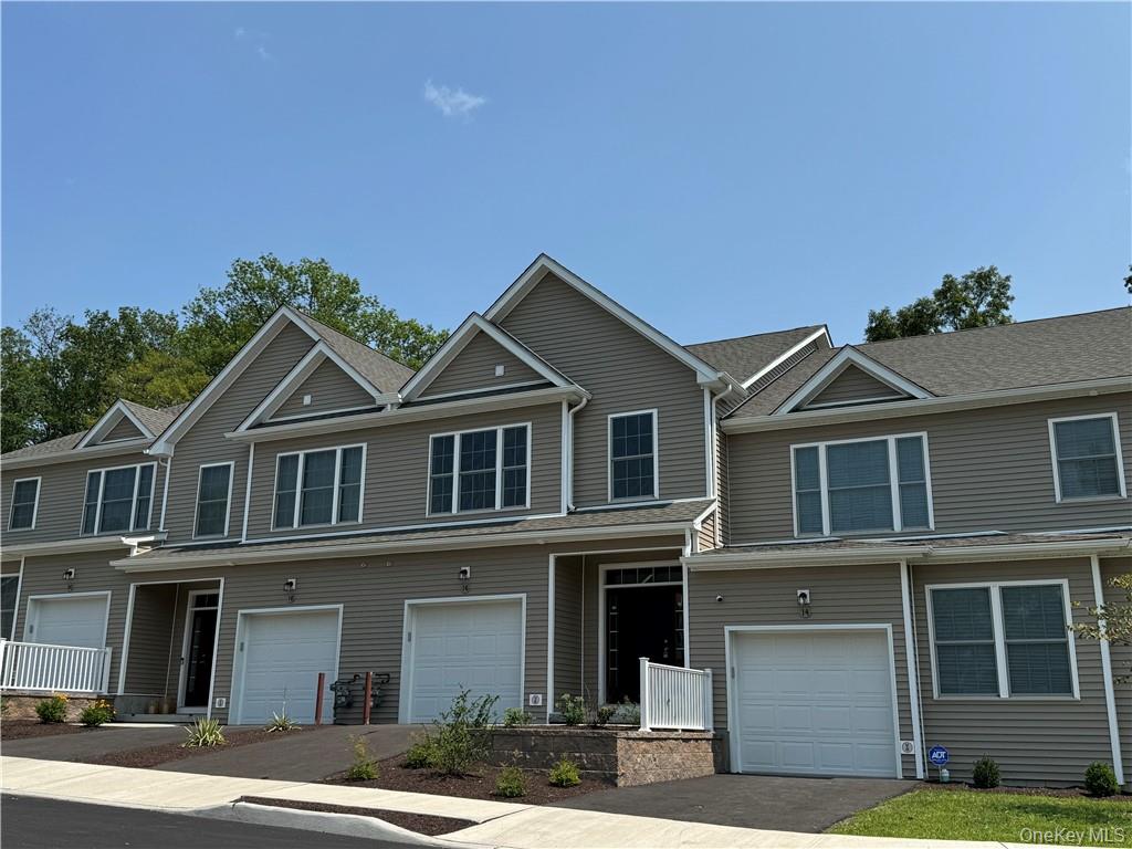 16 Pinto Road W – For Rent photo 2