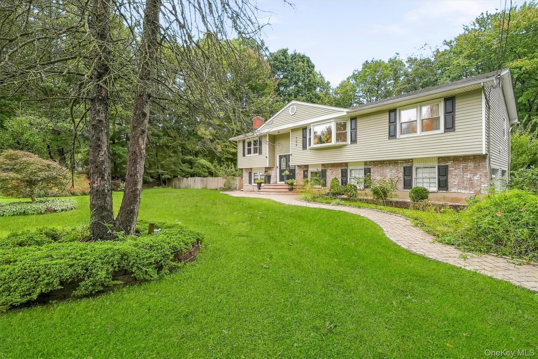 104 S Airmont Road – For Sale photo 2
