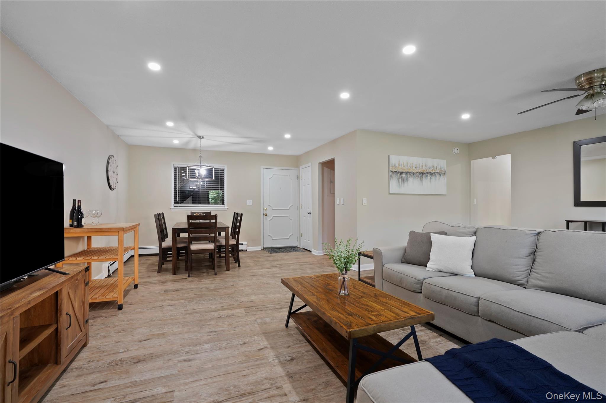 7 Granada Crescent, Unit 2 photo 4