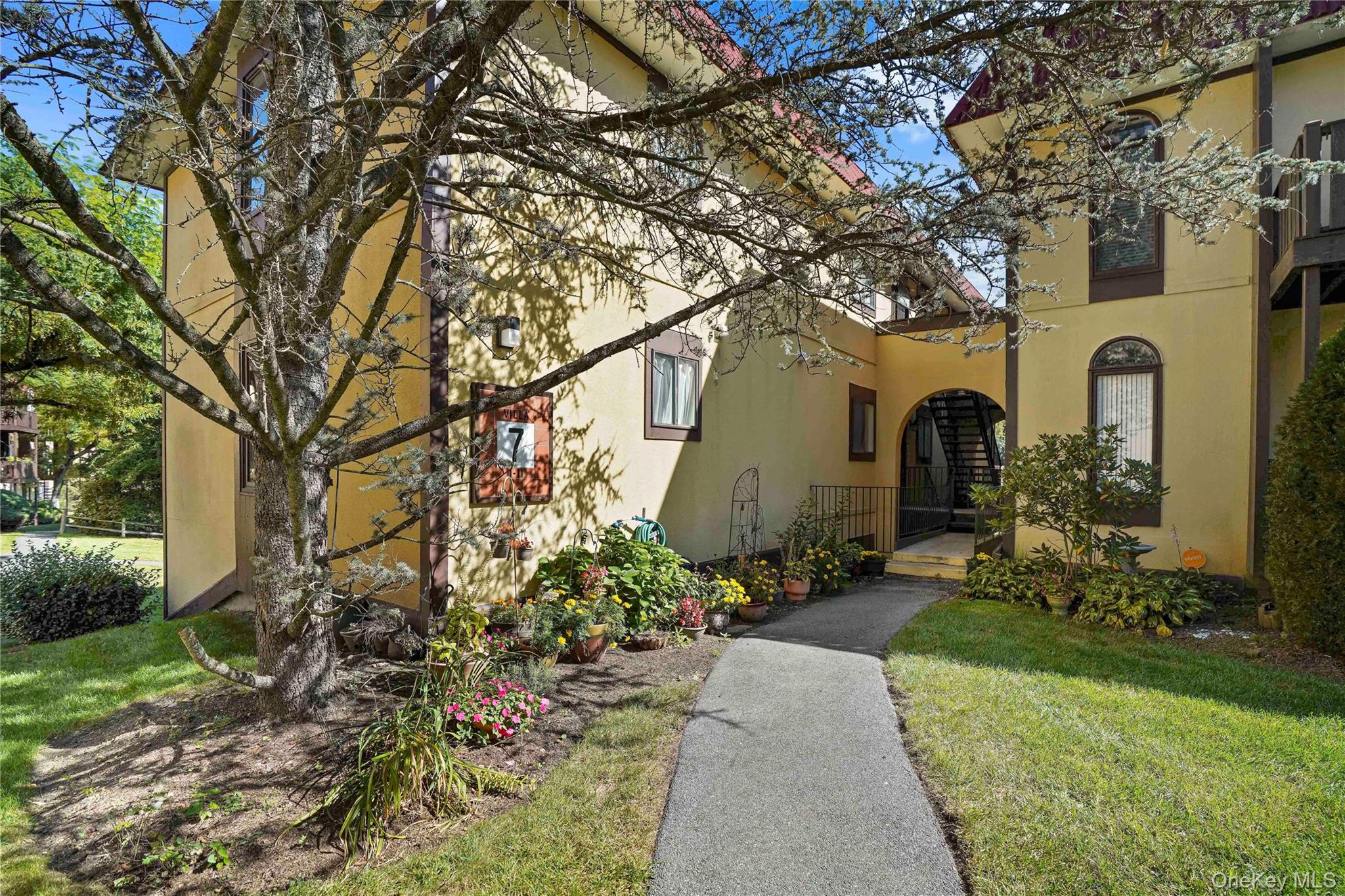 7 Granada Crescent, Unit 2