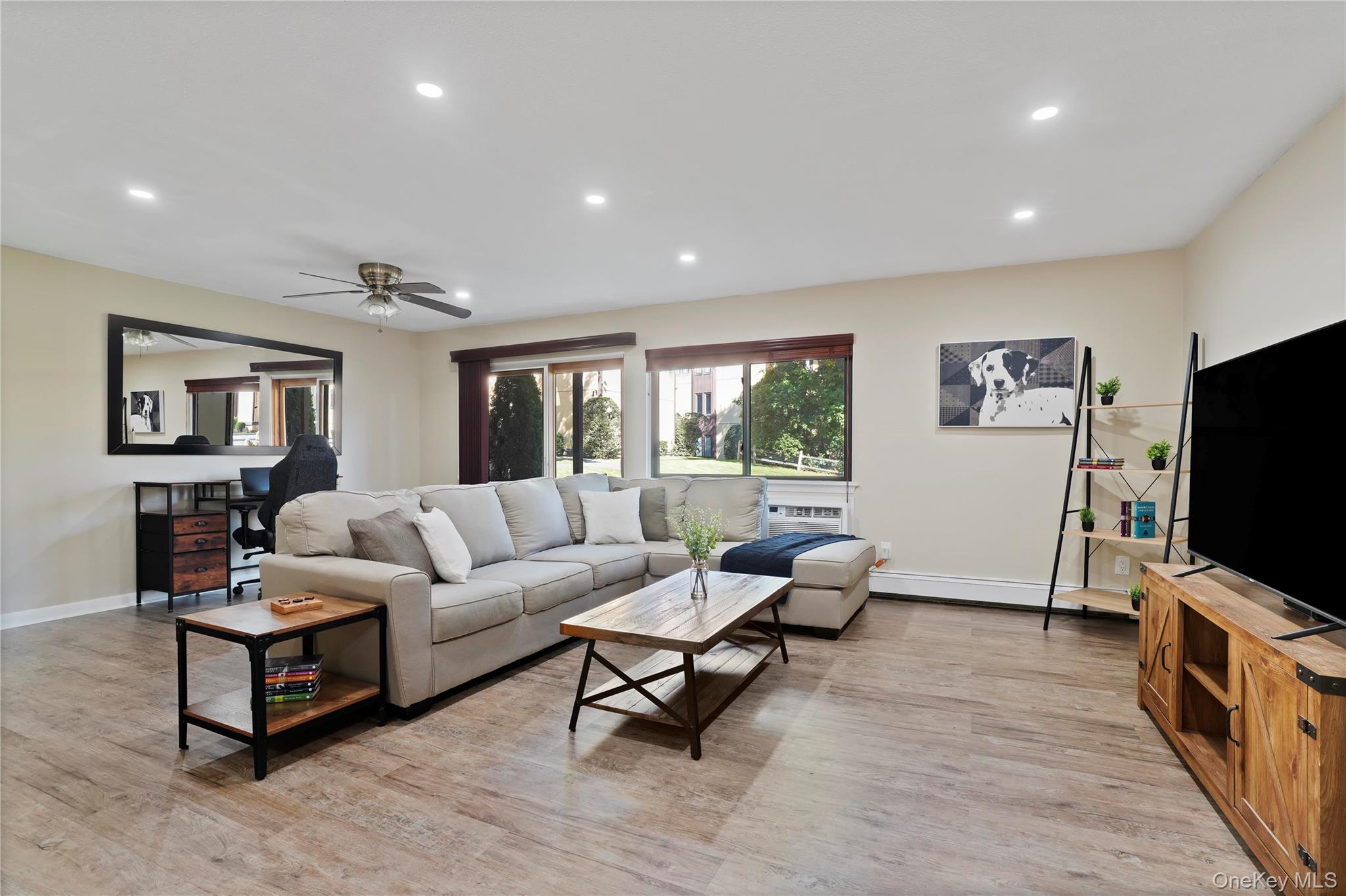 7 Granada Crescent, Unit 2 photo 2
