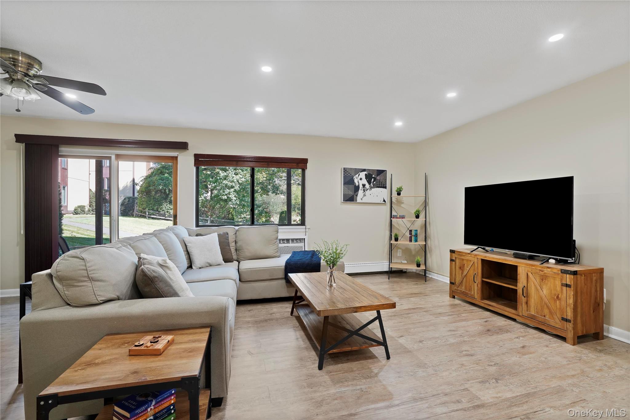 7 Granada Crescent, Unit 2 photo 3