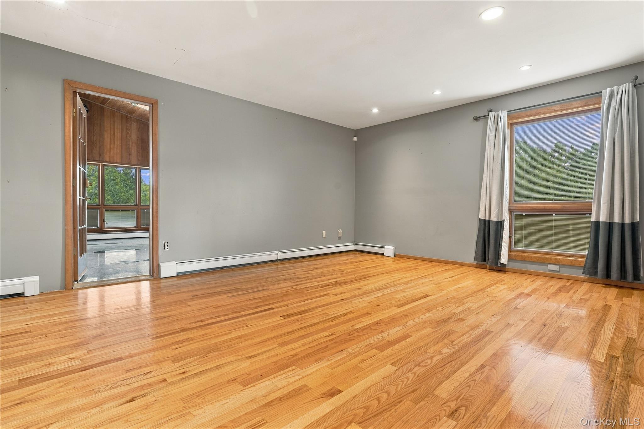 6 Flower Road – For Sale photo 13