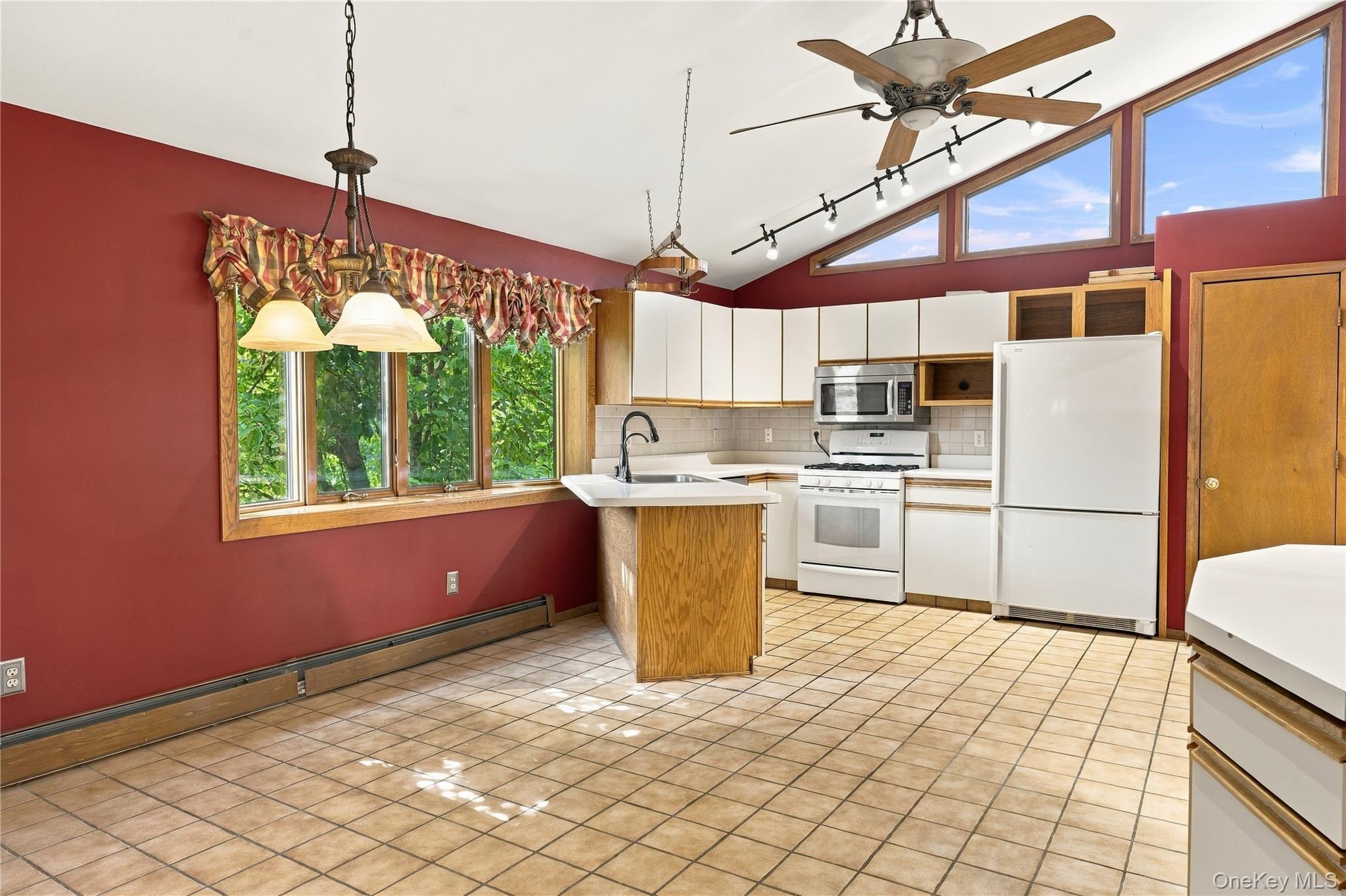 6 Flower Road – For Sale photo 8
