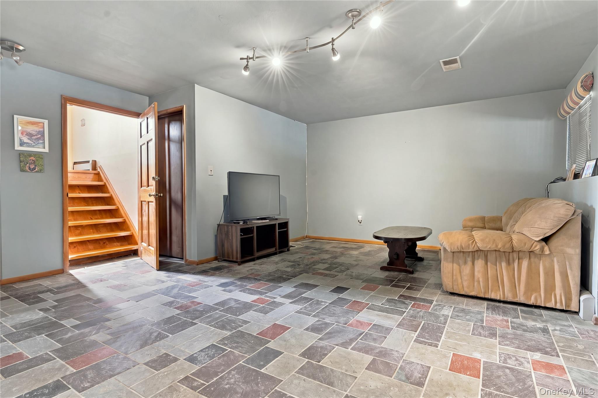6 Flower Road – For Sale photo 20