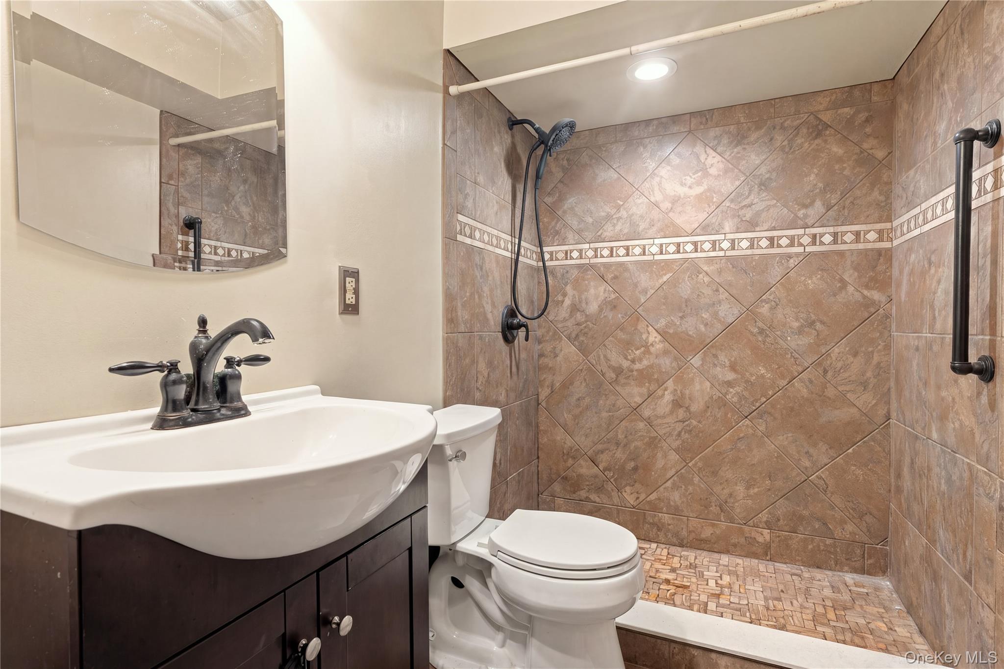 6 Flower Road – For Sale photo 21