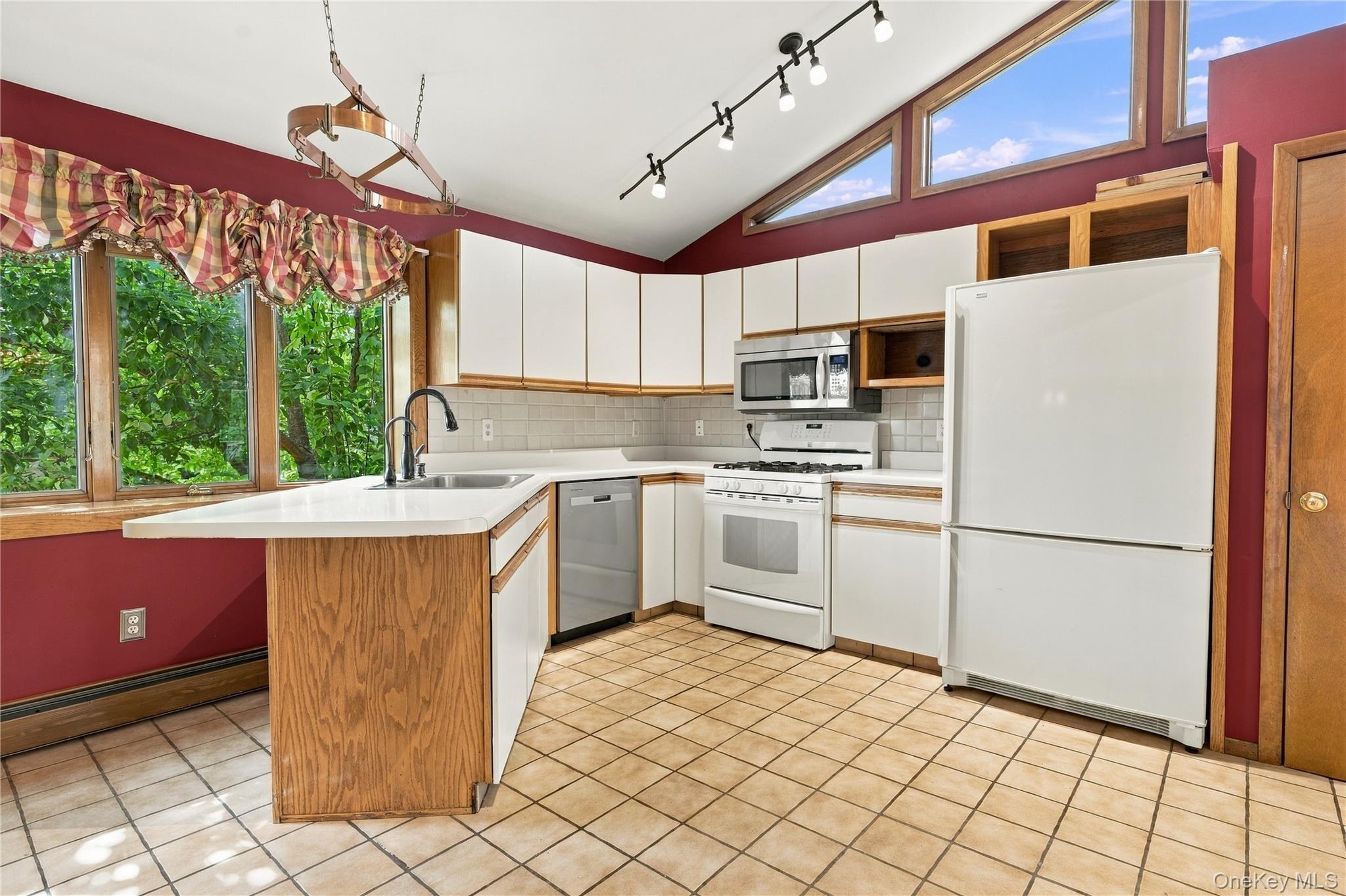 6 Flower Road – For Sale photo 9