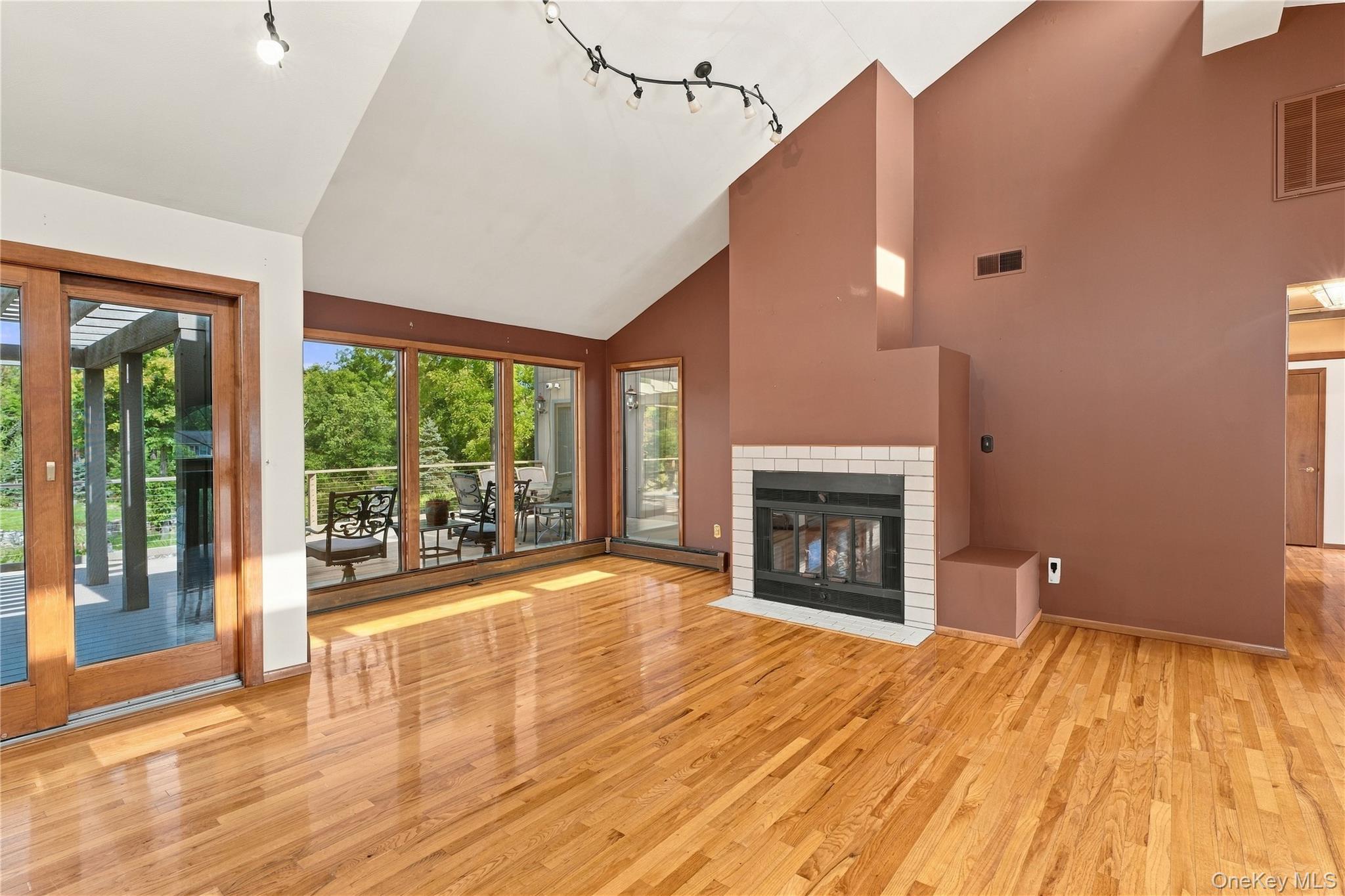 6 Flower Road – For Sale photo 5