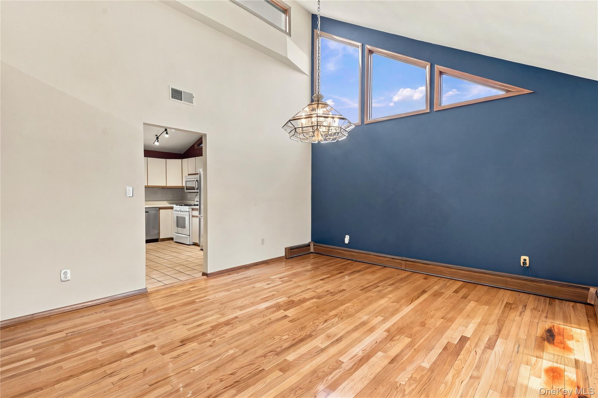 6 Flower Road – For Sale photo 11