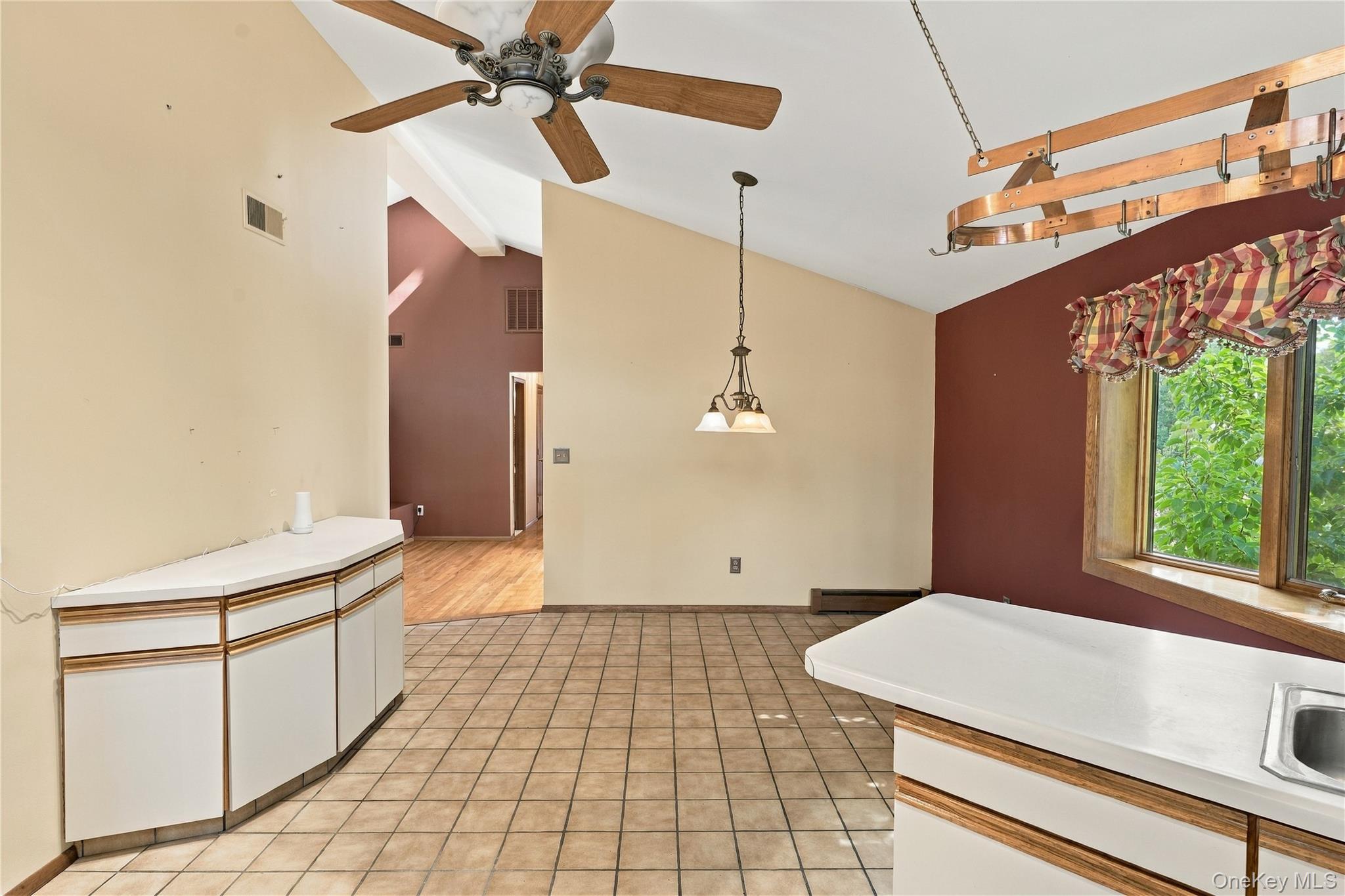 6 Flower Road – For Sale photo 10