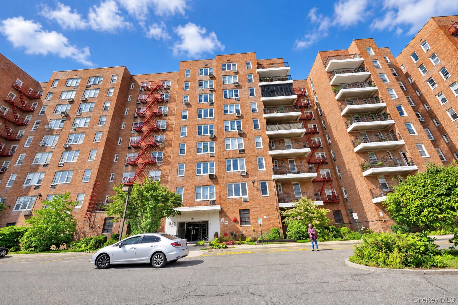 245 Rumsey Road, Unit 8R photo 2