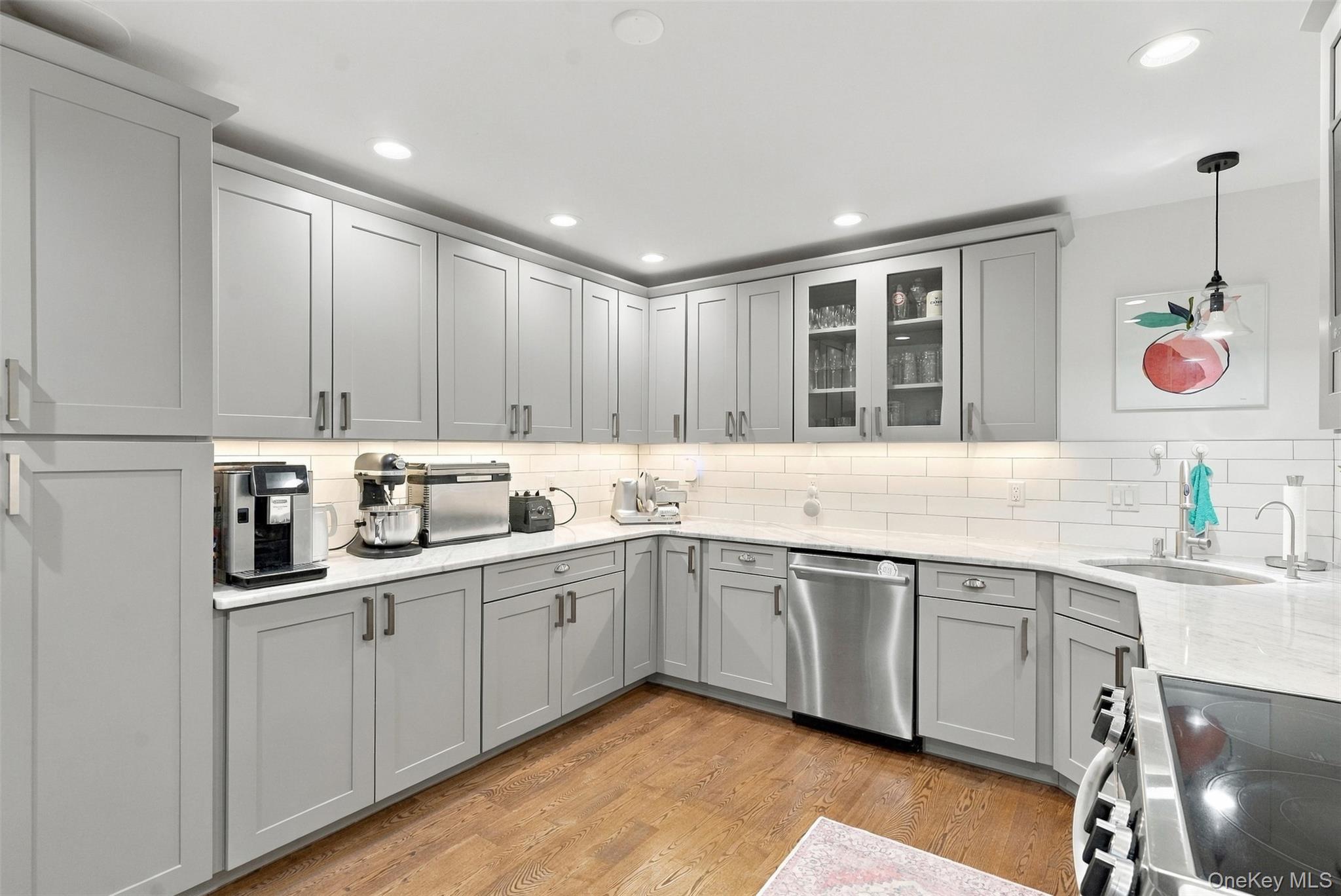 225 Hull Avenue – For Sale photo 7