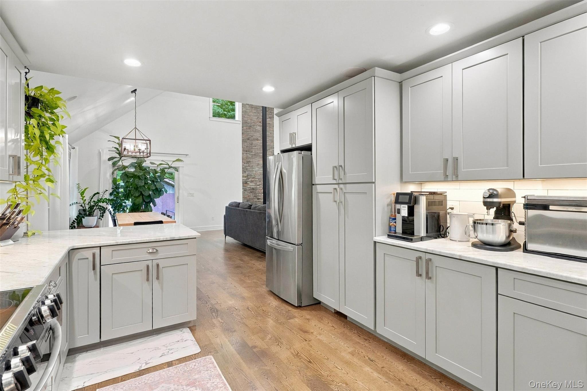 225 Hull Avenue – For Sale photo 9