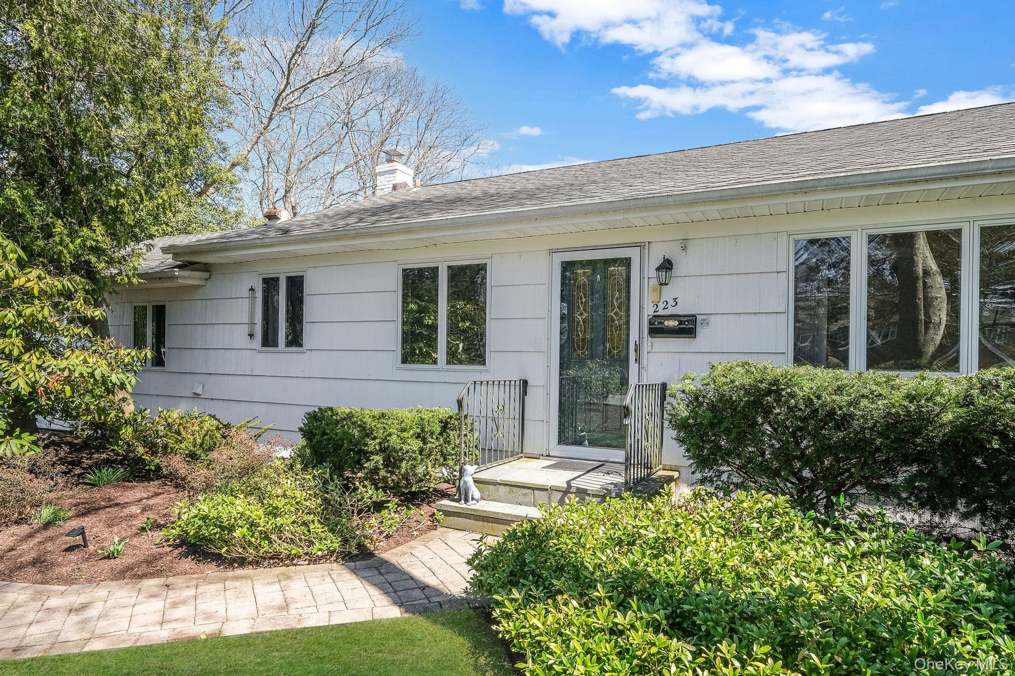 223 Connetquot Road – For Sale photo 3
