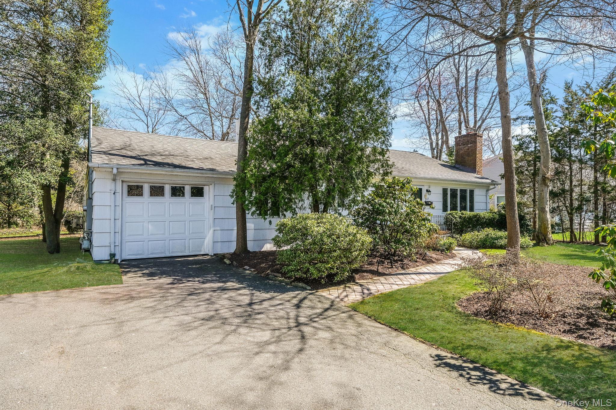 223 Connetquot Road – For Sale photo 6