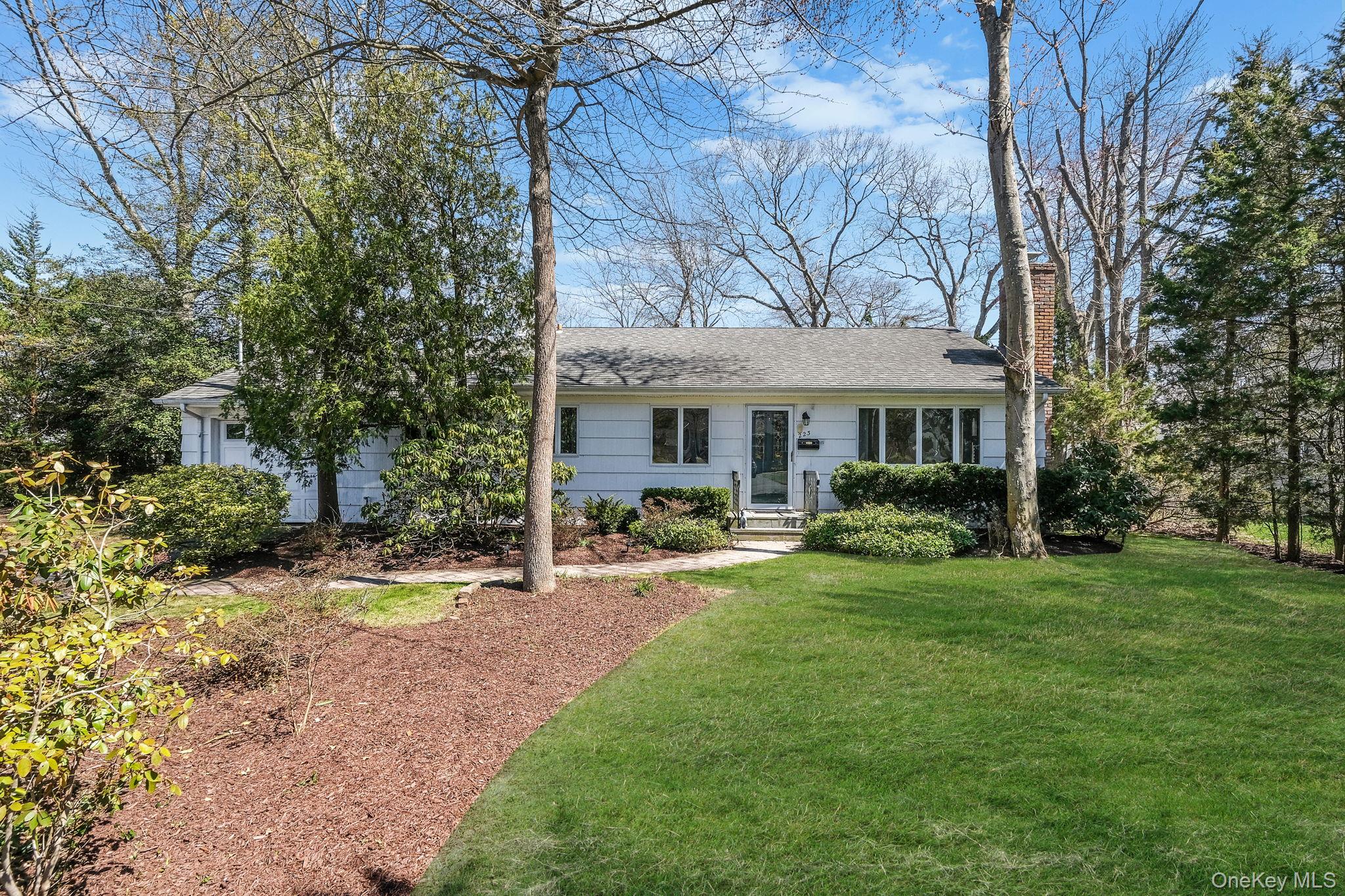 223 Connetquot Road – For Sale photo 5